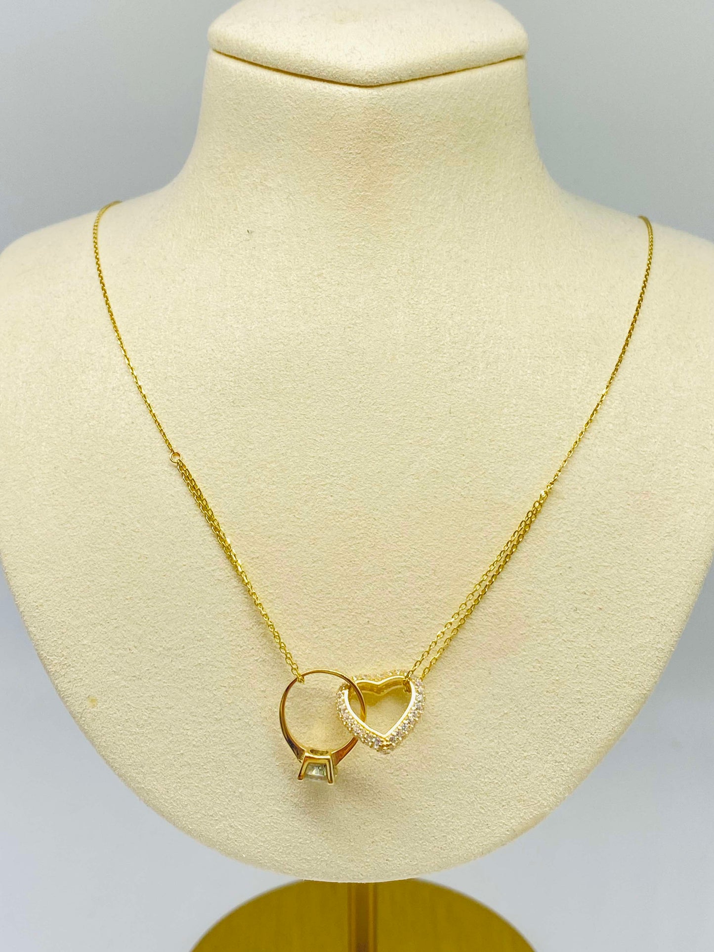 Gold Heart and Ring Necklace Style - Collar De Oro De Corazon y Anillo