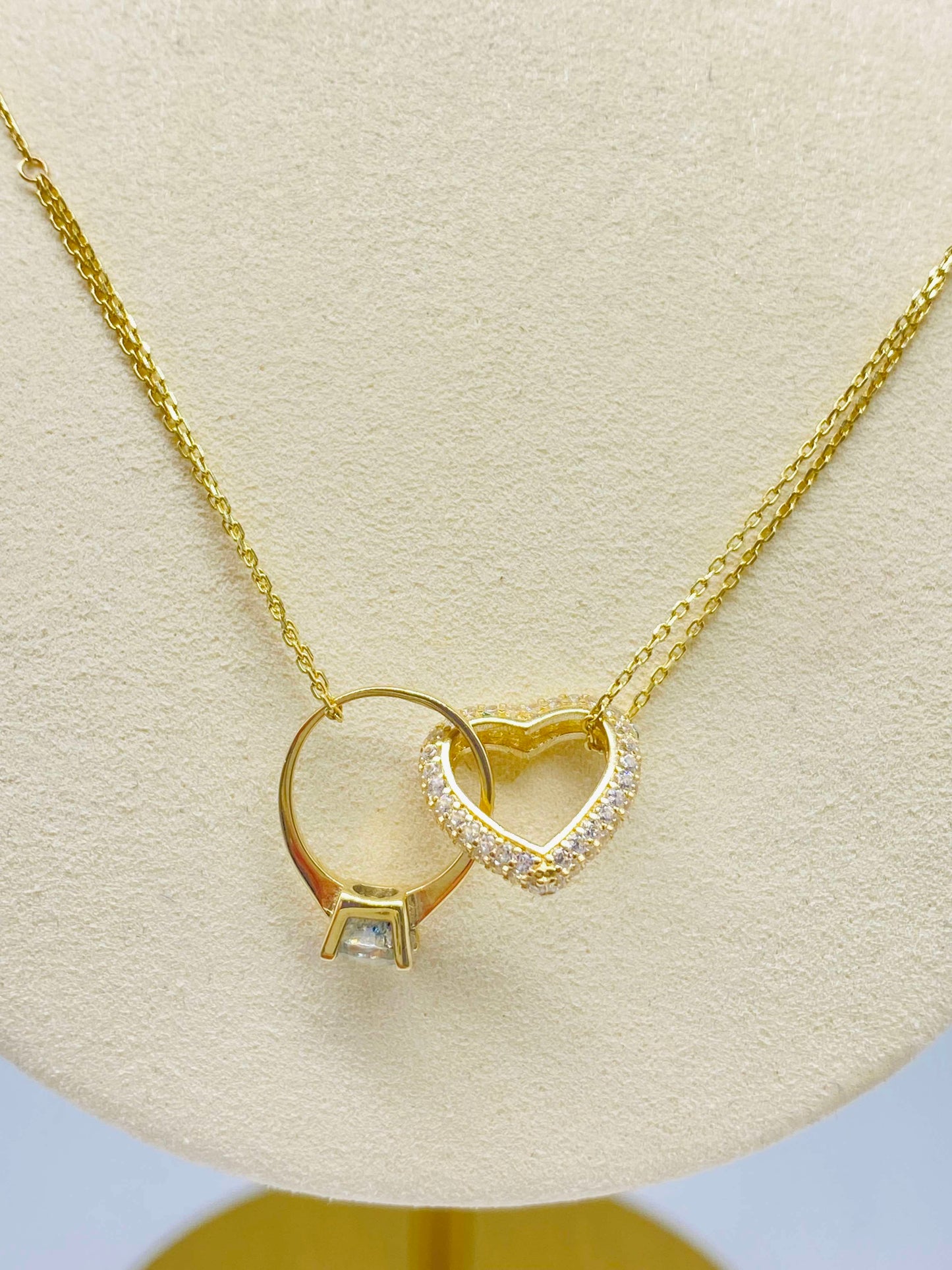Gold Heart and Ring Necklace Style - Collar De Oro De Corazon y Anillo