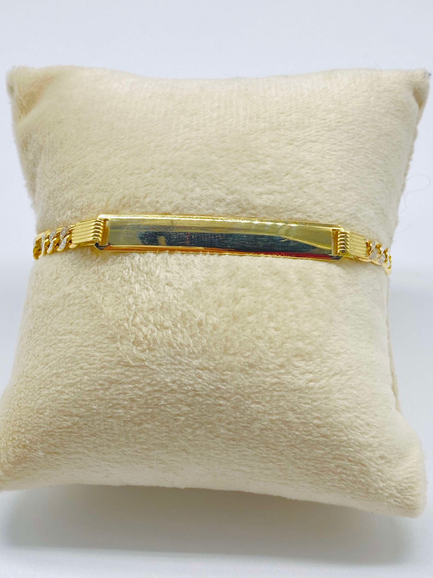 Gold Figaro Plate Paved Bracelet - Pulsera Figaro De Oro Adiamantadas