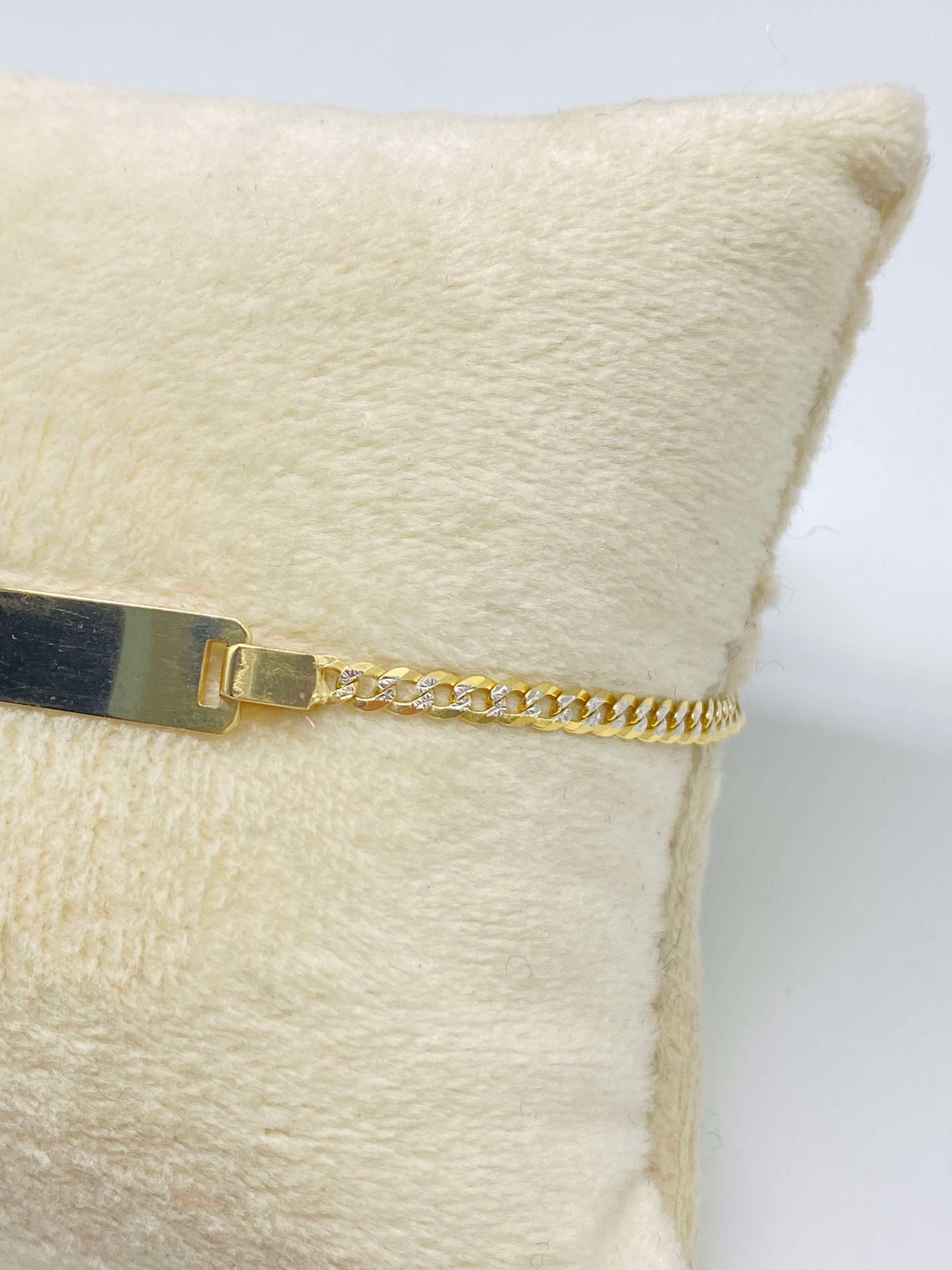 Gold Cuban Plate Paved Style Bracelet - Pulsera Cubana De Oro Adiamantada