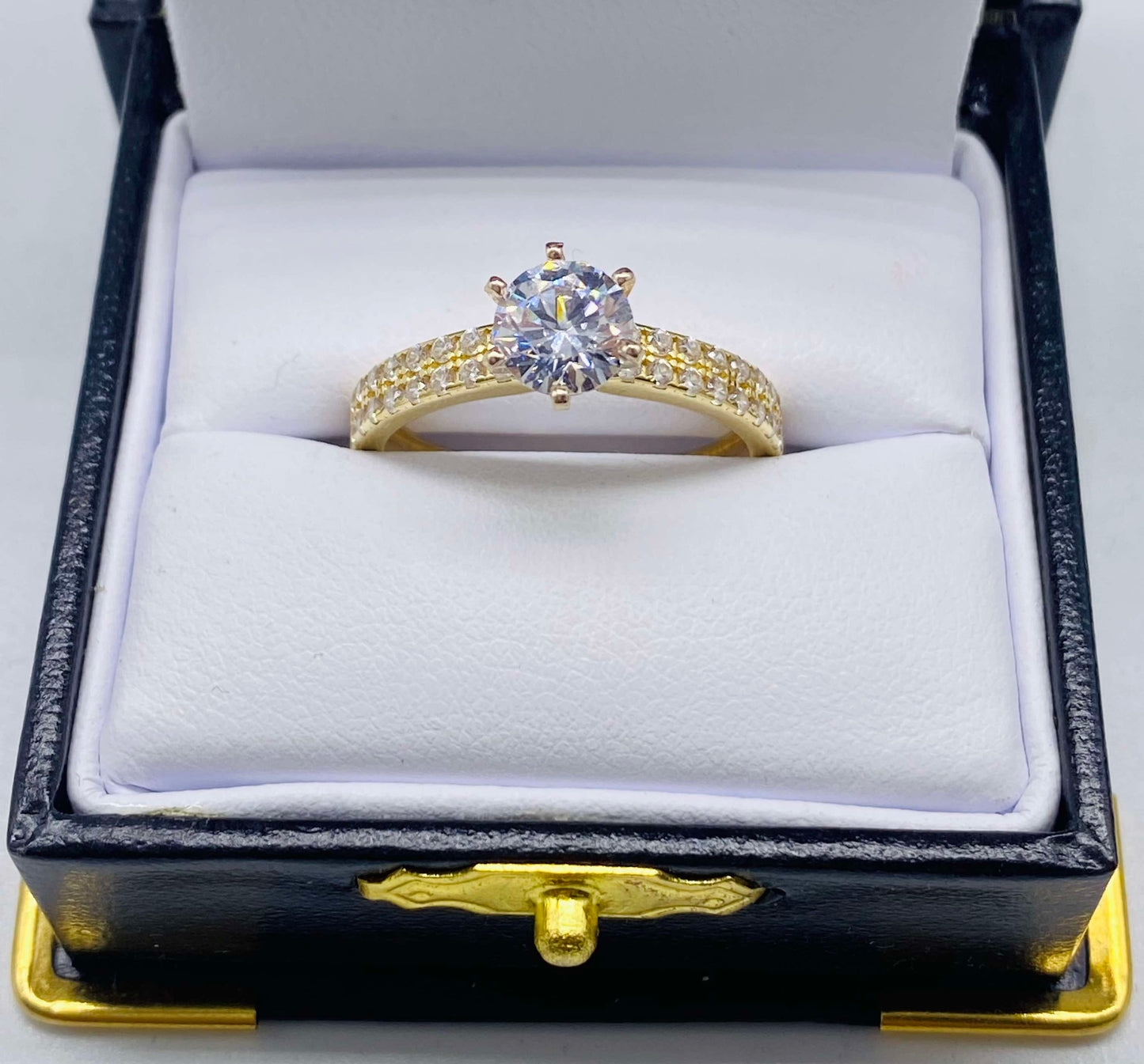 Gold Wedding Ring White Cz Zirconia Ring - Anillo De Oro De Matrimonio Cz Zirconia Blanco