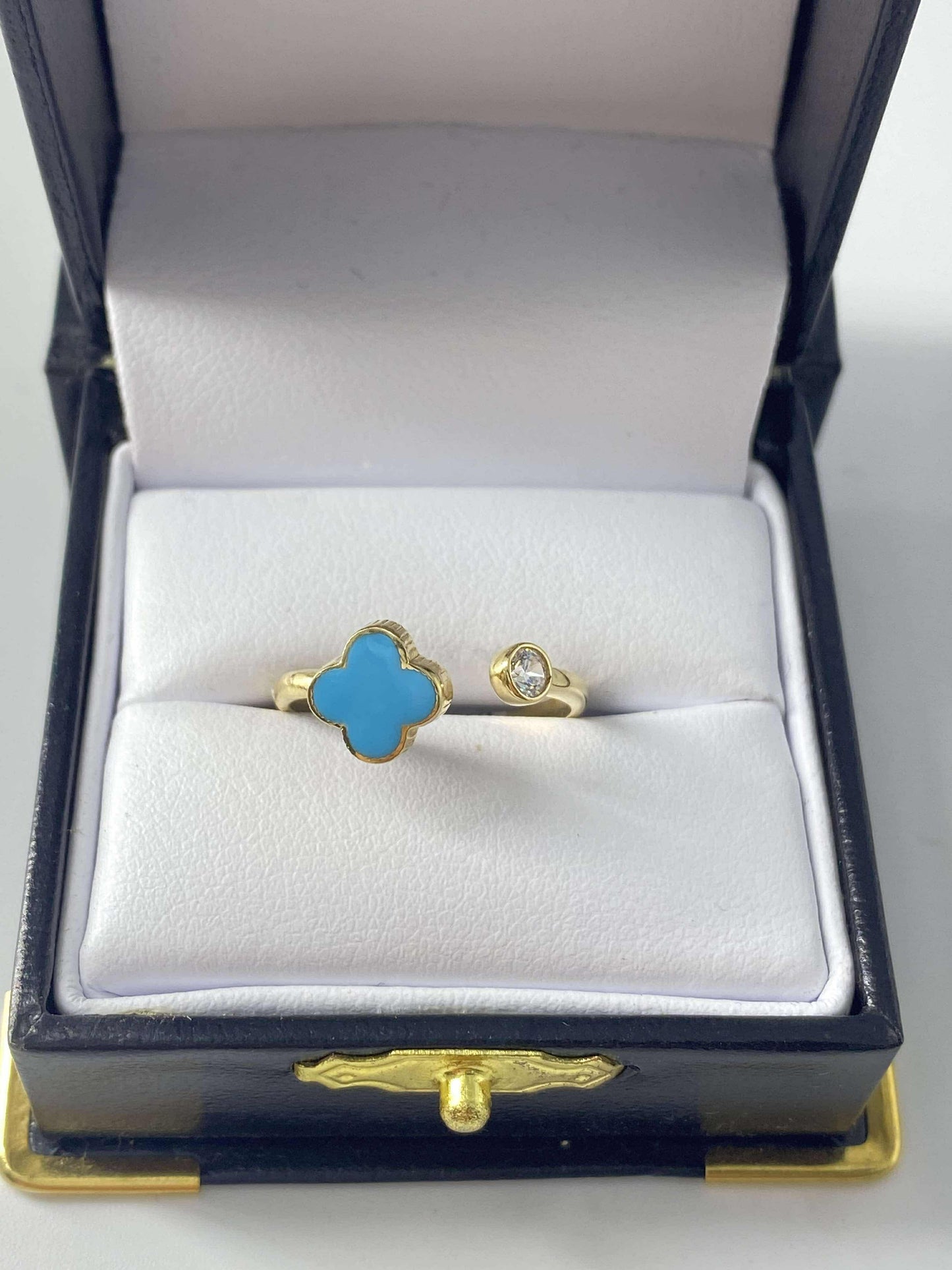 Gold Clover Blue Light Cz Zirconia Ring - Anillo De Oro De Trebol Celeste Cz Zirconia