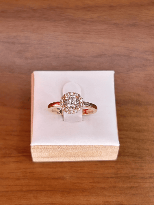 Women's Round-Cut Engagement ring
