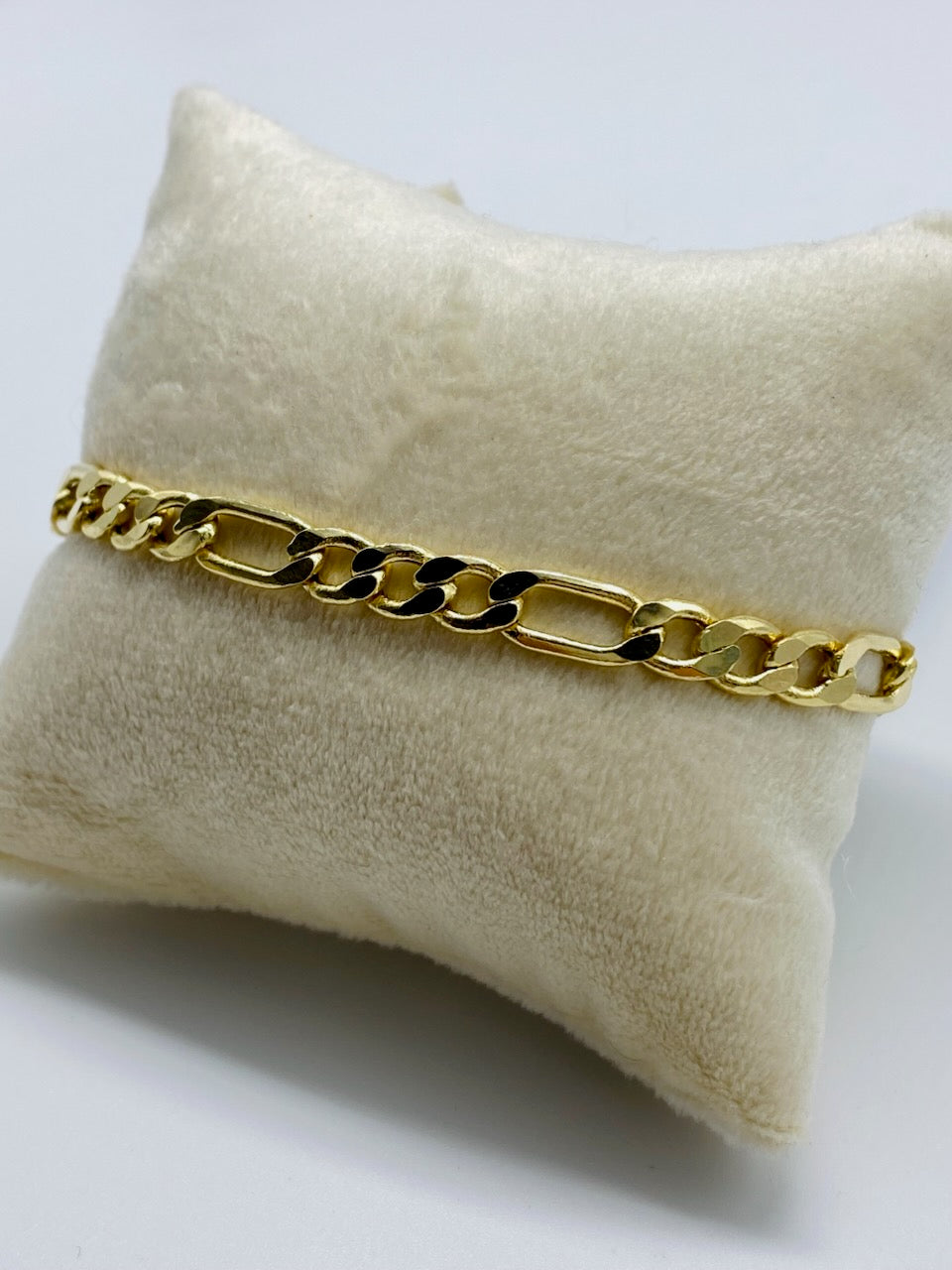 Gold Figaro Style Bracelet - Pulsera De Oro Estilo Figaro