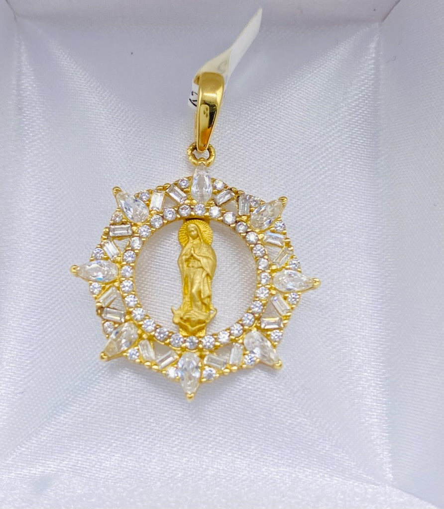 Gold Virgin Round Pendant With Decoration Cz Zirconia - Dije De Virgen Redondo Con Decoracion Cz Zirconia