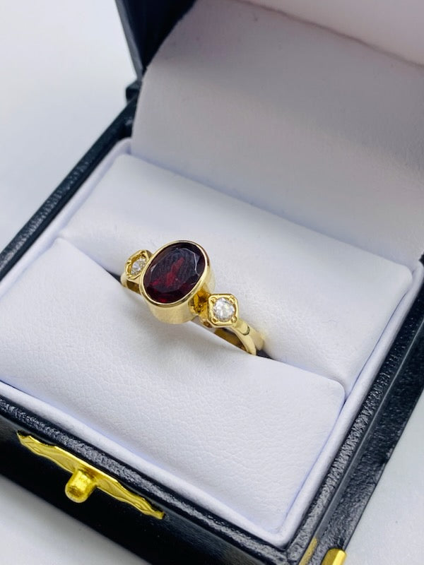 Gold Garnet Ring - Anillo De Oro Garnet