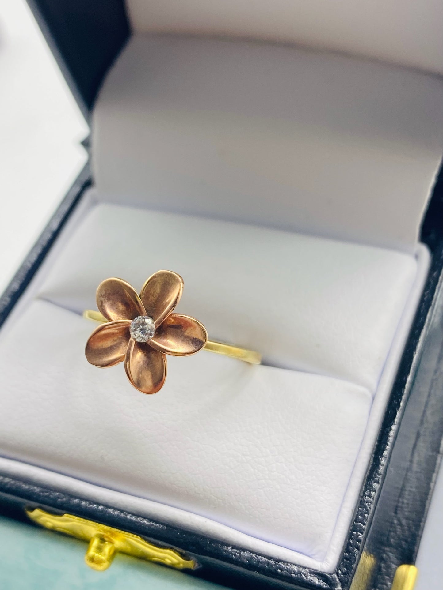 Gold And Bronze Color Flower Ring - Anillo De Oro De Flores Color Bronce