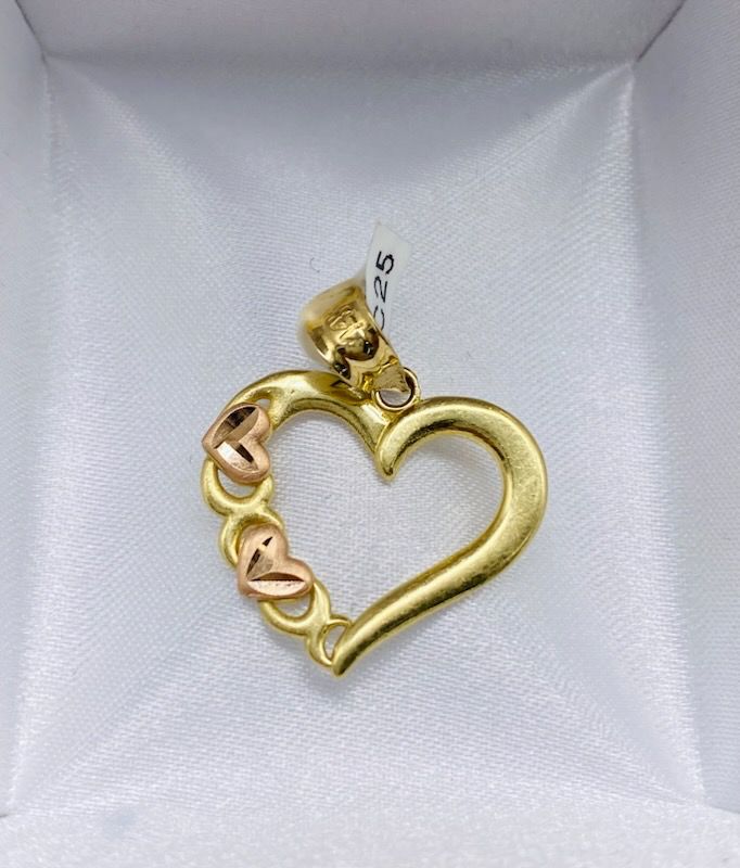 Gold Heart Shape Pendant - Dije De Oro En Forma De Corazon